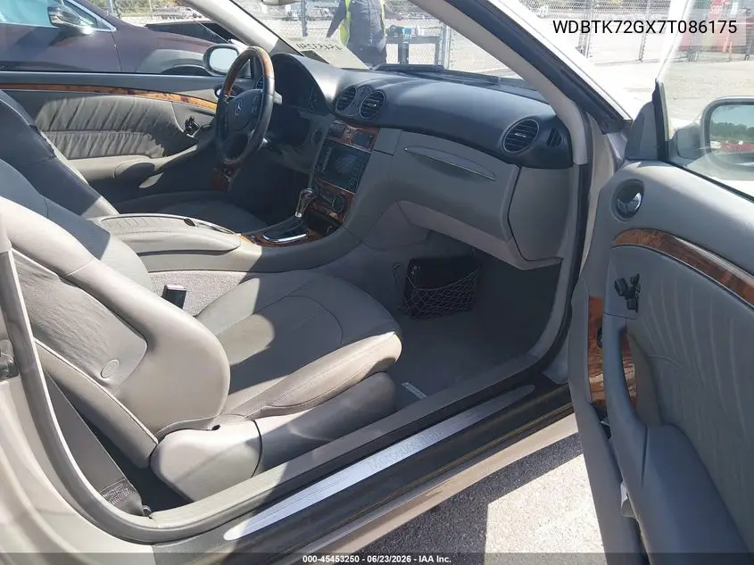2007 Mercedes-Benz Clk 550 VIN: WDBTK72GX7T086175 Lot: 45453250