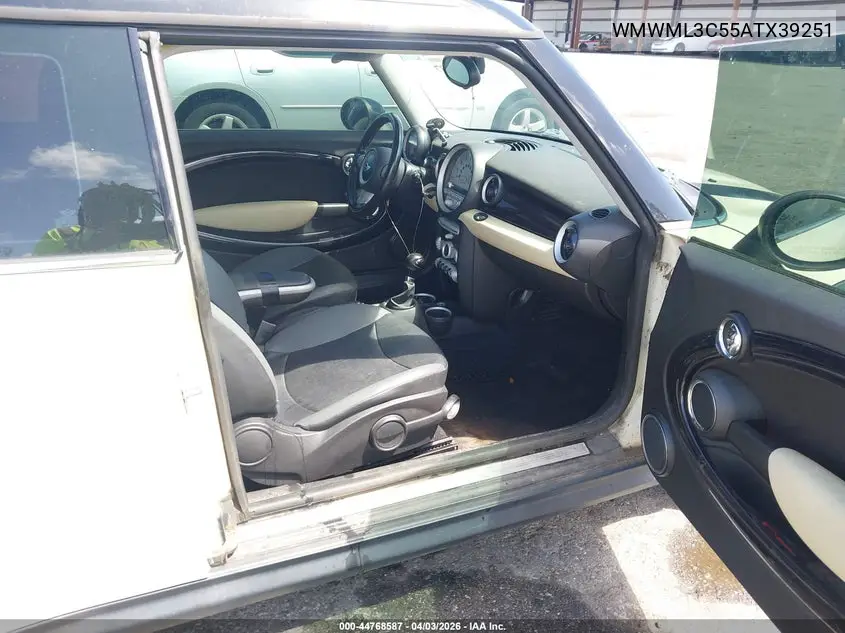 2010 Mini Cooper Clubman VIN: WMWML3C55ATX39251 Lot: 44768587