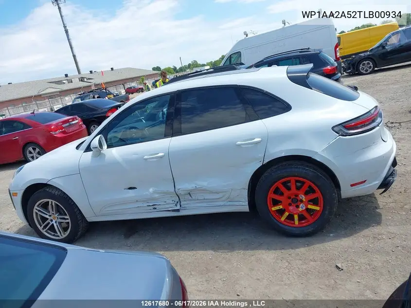 2026 Porsche Macan T VIN: WP1AA2A52TLB00934 Lot: 12617680