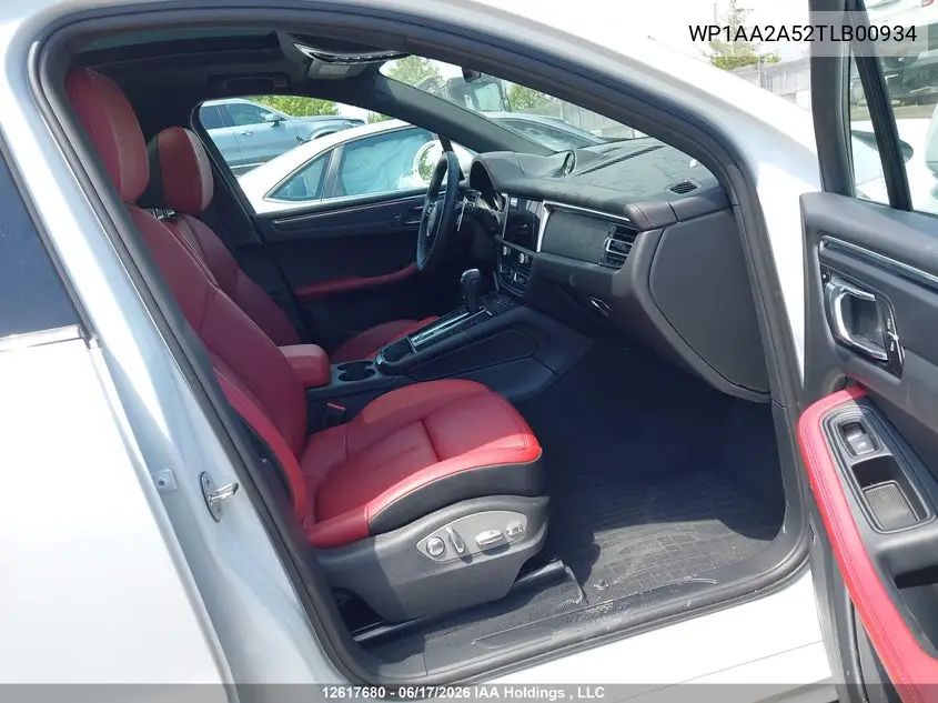 2026 Porsche Macan T VIN: WP1AA2A52TLB00934 Lot: 12617680