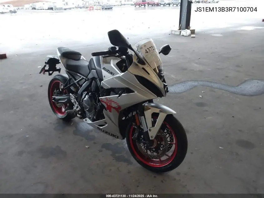 2024 Suzuki Gsx800 F VIN: JS1EM13B3R7100704 Lot: 43721130