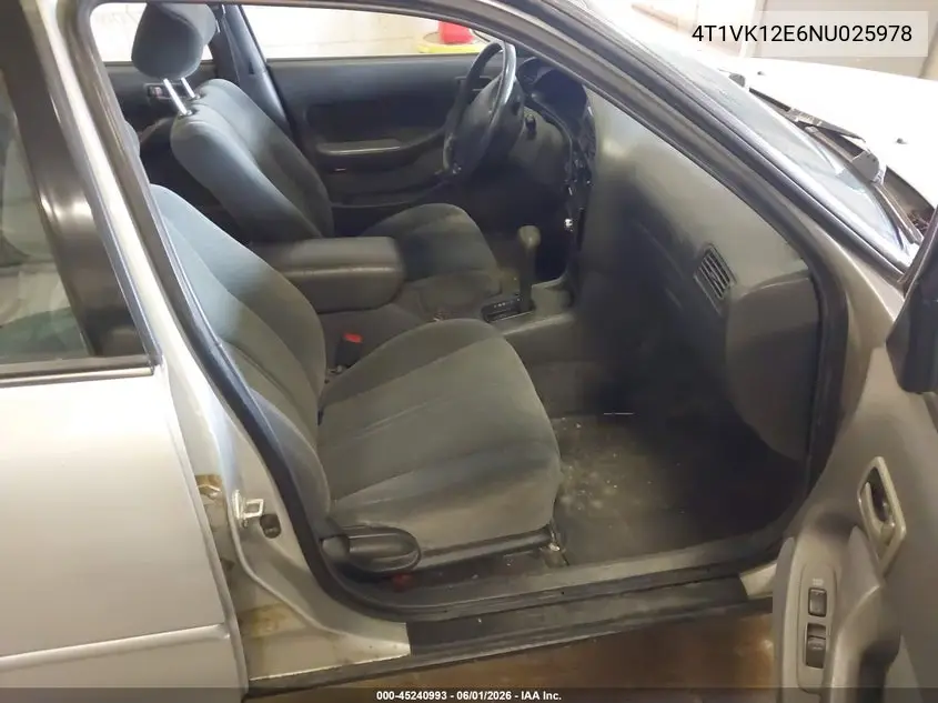 1992 Toyota Camry Le VIN: 4T1VK12E6NU025978 Lot: 45240993