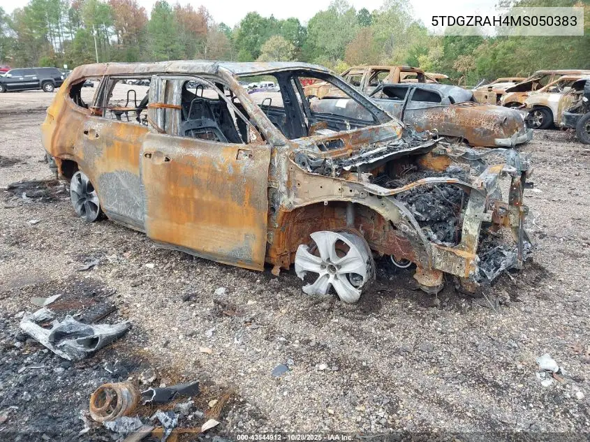 5TDGZRAH4MS050383 2021 Toyota Highlander Xle