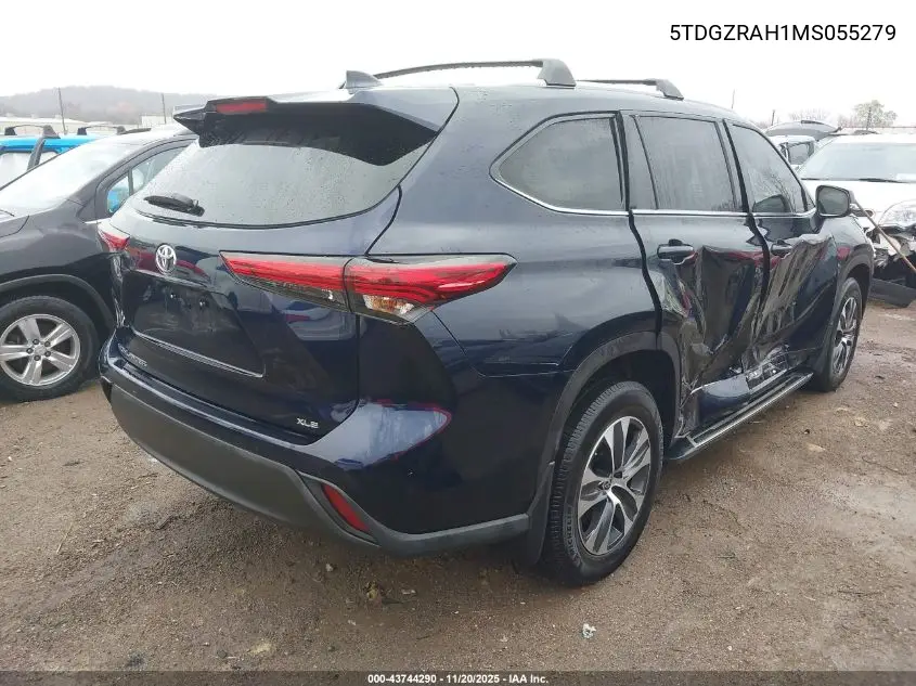 5TDGZRAH1MS055279 2021 Toyota Highlander Xle