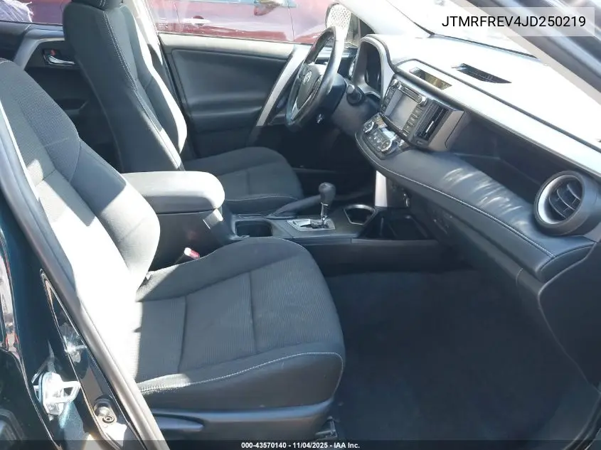 JTMRFREV4JD250219 2018 Toyota Rav4 Xle