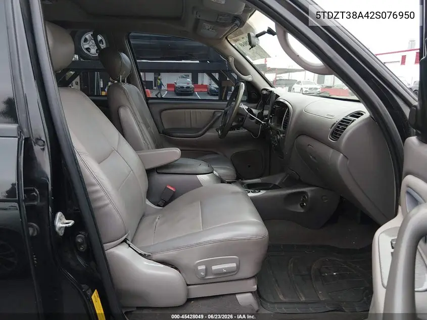 2002 Toyota Sequoia Limited V8 VIN: 5TDZT38A42S076950 Lot: 45428049