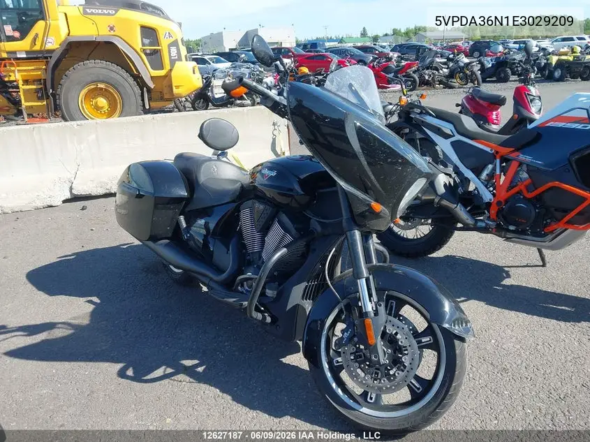 2014 Victory Motorcycles Cross Country 8-Ball VIN: 5VPDA36N1E3029209 Lot: 12627187