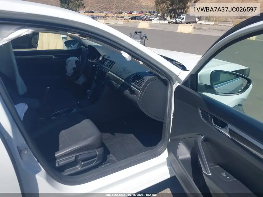 2018 Volkswagen Passat 2.0T Se VIN: 1VWBA7A37JC026597 Lot: 45644235