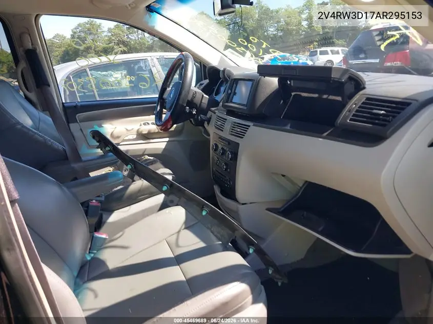 2010 Volkswagen Routan Se VIN: 2V4RW3D17AR295153 Lot: 45469689