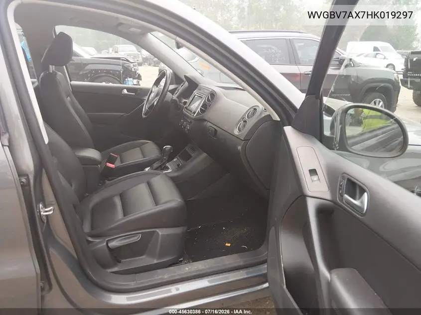 2017 Volkswagen Tiguan 2.0T/2.0T S VIN: WVGBV7AX7HK019297 Lot: 45630386