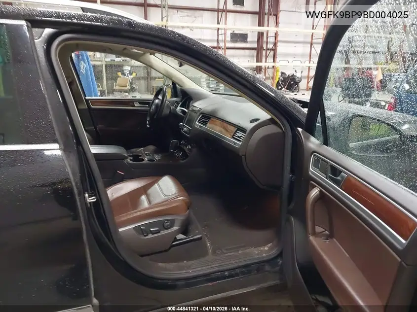 2011 Volkswagen Touareg Tdi Executive VIN: WVGFK9BP9BD004025 Lot: 44841321