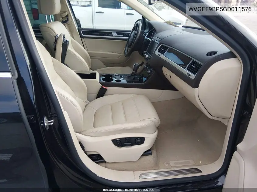 2016 Volkswagen Touareg Vr6 Executive VIN: WVGEF9BP5GD011576 Lot: 45444483