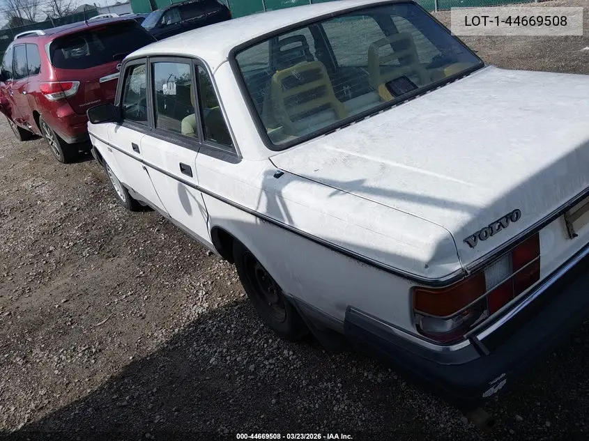 1992 Volvo 240 Gl VIN: YV1AS8802N1462590 Lot: 44669508