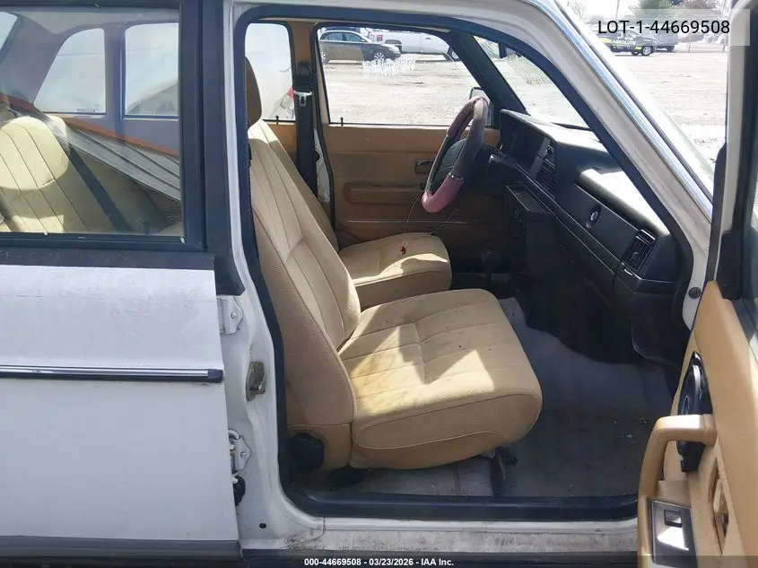 1992 Volvo 240 Gl VIN: YV1AS8802N1462590 Lot: 44669508
