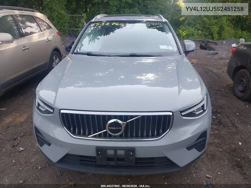 2025 Volvo Xc40 B5 Core Bright Theme VIN: YV4L12UJ5S2451258 Lot: 45327602