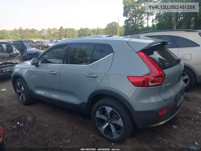 2025 Volvo Xc40 B5 Core Bright Theme VIN: YV4L12UJ5S2451258 Lot: 45327602