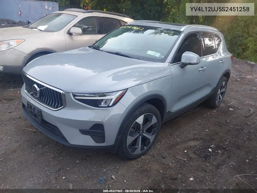 2025 Volvo Xc40 B5 Core Bright Theme VIN: YV4L12UJ5S2451258 Lot: 45327602
