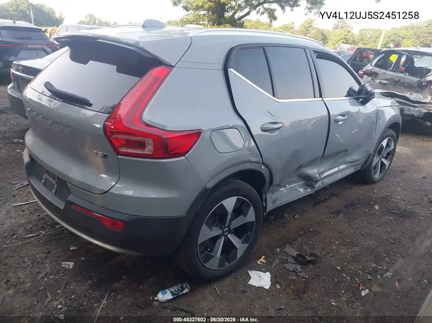 2025 Volvo Xc40 B5 Core Bright Theme VIN: YV4L12UJ5S2451258 Lot: 45327602