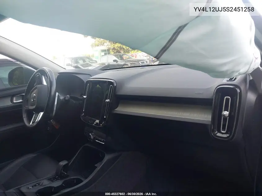2025 Volvo Xc40 B5 Core Bright Theme VIN: YV4L12UJ5S2451258 Lot: 45327602
