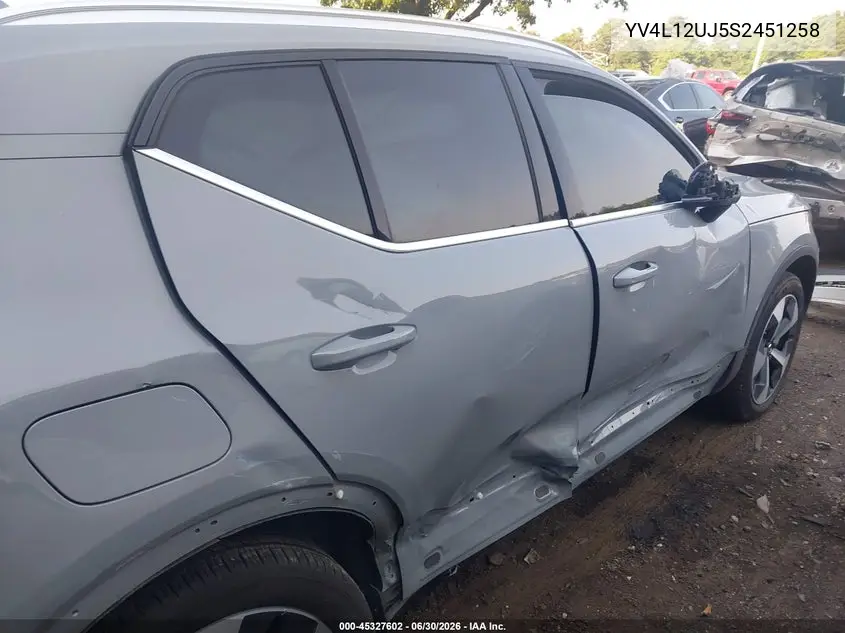 2025 Volvo Xc40 B5 Core Bright Theme VIN: YV4L12UJ5S2451258 Lot: 45327602