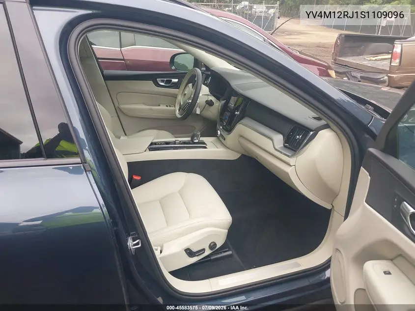 2025 Volvo Xc60 B5 Core VIN: YV4M12RJ1S1109096 Lot: 45583575